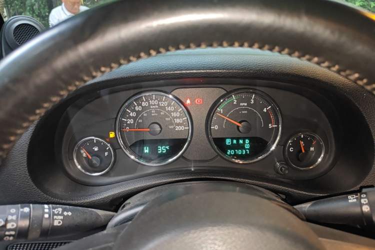 Used Jeep Wrangler 2014 2.8TD Sahara Four-Door Edition Instrument Cluster