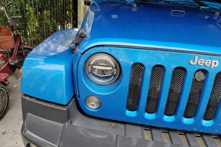 Used Jeep Wrangler 2014 3.0L Sahara Four-Door Edition Right Front Headlight