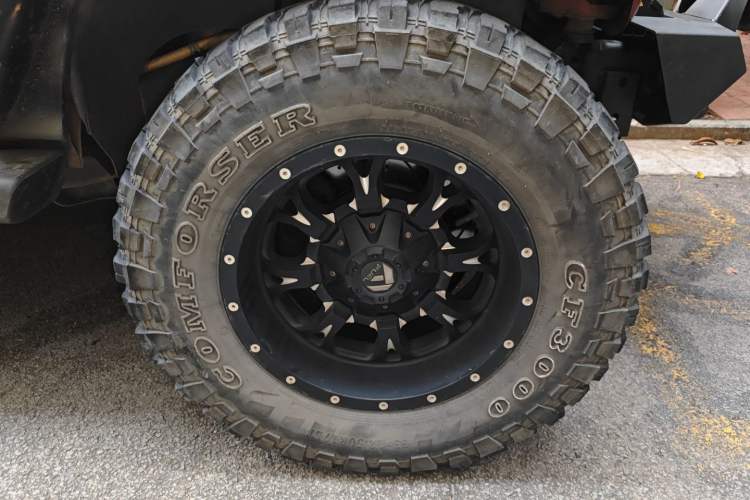 Used Jeep Wrangler 2014 2.8TD Sahara Four-Door Edition Right Front Wheel Hub