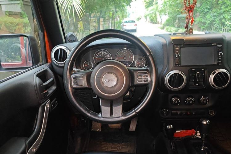 Used Jeep Wrangler 2014 2.8TD Sahara Four-Door Edition Steering Wheel
