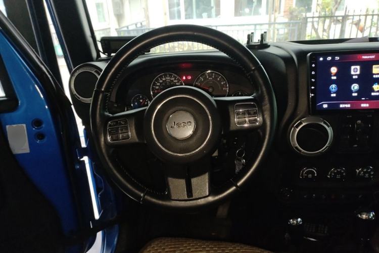 Used Jeep Wrangler 2014 3.0L Sahara Four-Door Edition Steering Wheel