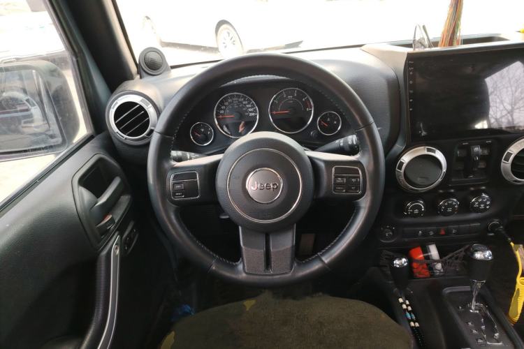 Used Jeep Wrangler 2014 2.8TD Four-Door Sahara Edition Steering Wheel