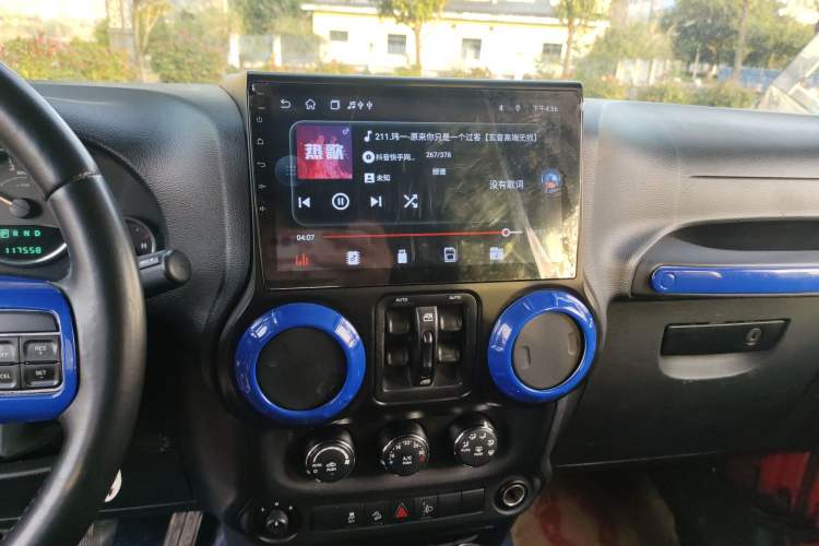 Used Jeep Wrangler 2014 3.0L Sahara Four-Door Edition Audio And AC Panel