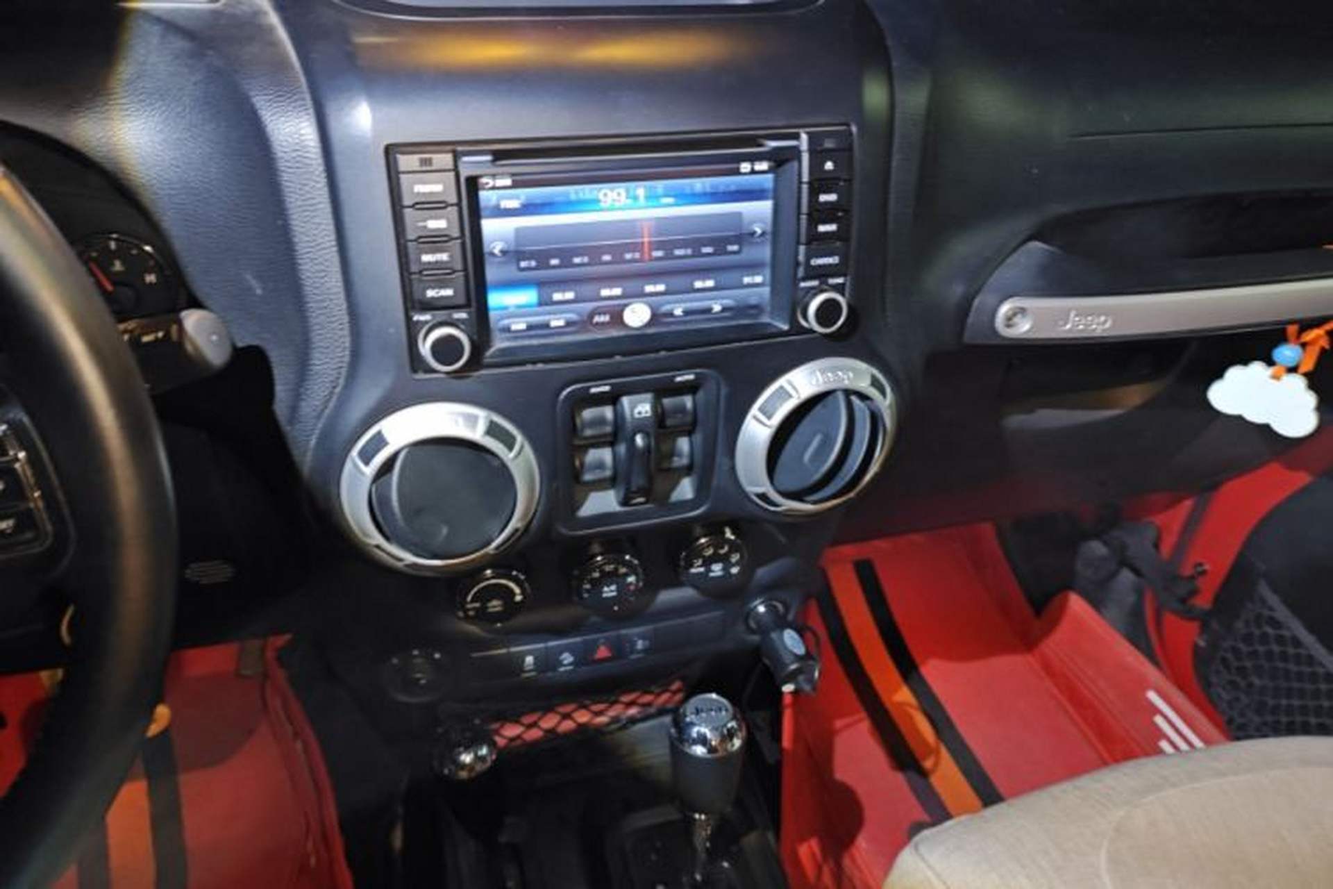 Used Jeep Wrangler 2014 2.8TD Sahara Four-Door Edition Audio And AC Panel