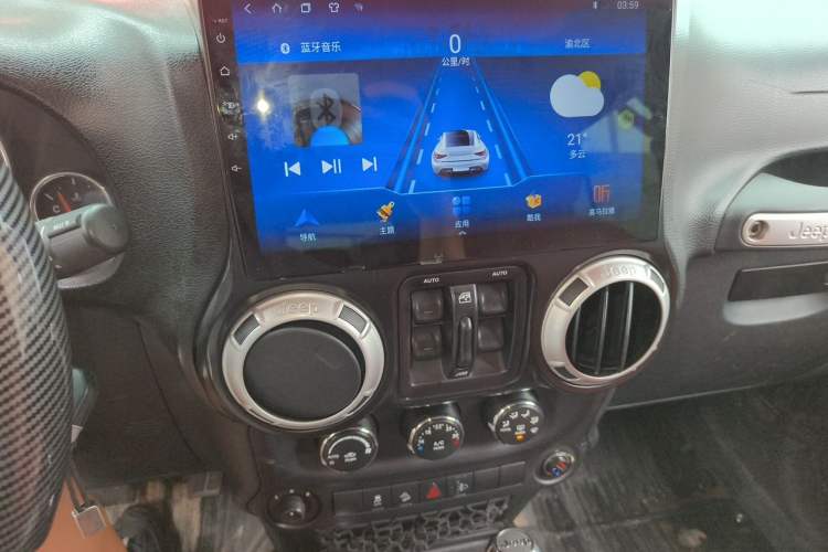 Used Jeep Wrangler 2014 3.0L Sahara Four-Door Edition Audio And AC Panel