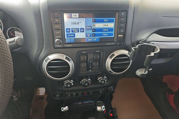 Used Jeep Wrangler 2014 3.0L Sahara Four-Door Edition Audio And AC Panel