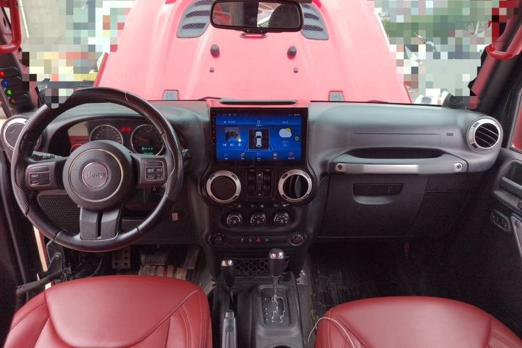 Used Jeep Wrangler 2014 3.0L Sahara Four-Door Edition Center Console