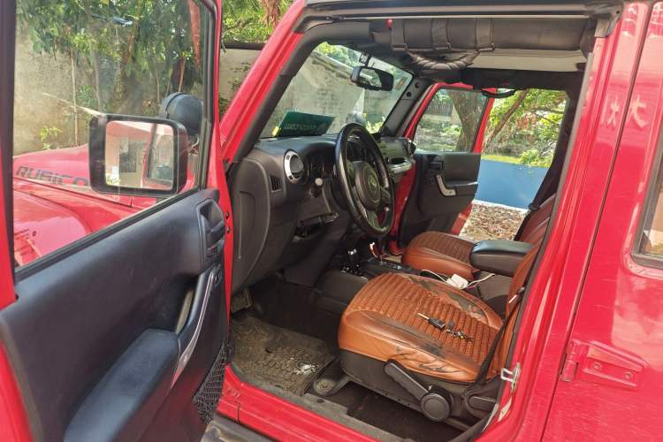Used Jeep Wrangler 2014 2.8TD Sahara Four-Door Edition Driver Seat