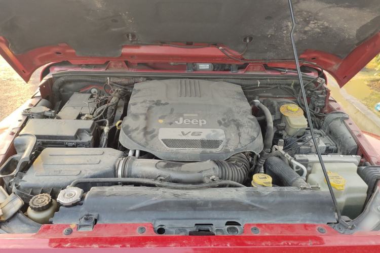 Used Jeep Wrangler 2014 3.0L Sahara Four-Door Edition Engine Bay