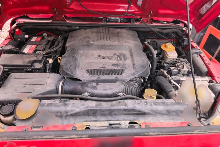 Used Jeep Wrangler 2014 3.0L Sahara Four-Door Edition Engine Bay