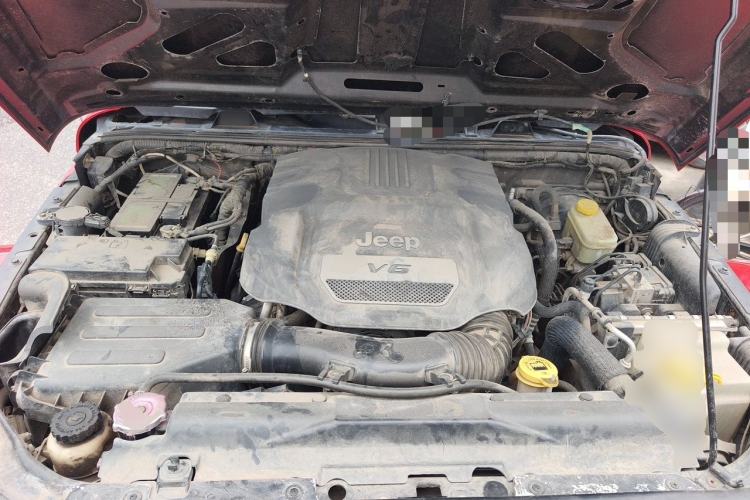 Used Jeep Wrangler 2014 3.0L Sahara Four-Door Edition Engine Bay