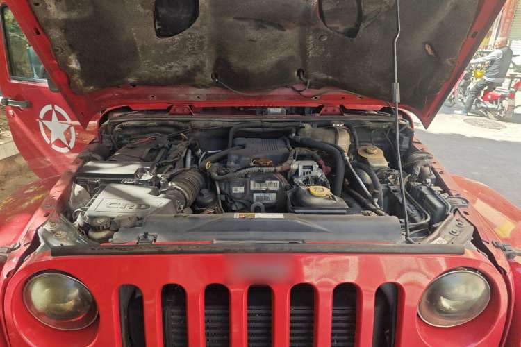 Used Jeep Wrangler 2014 2.8TD Sahara Four-Door Edition Engine Bay