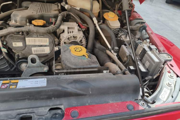 Used Jeep Wrangler 2014 2.8TD Sahara Four-Door Edition Engine Bay Left