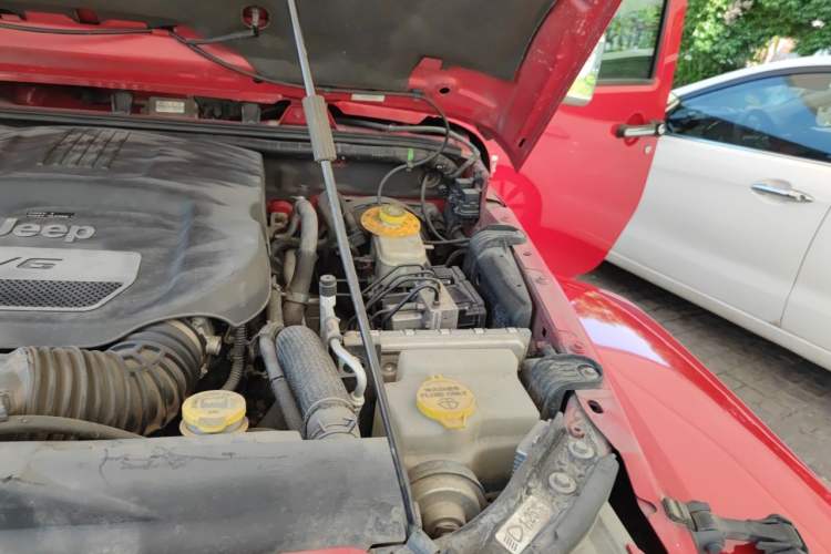 Used Jeep Wrangler 2014 3.0L Sahara Four-Door Edition Engine Bay Left