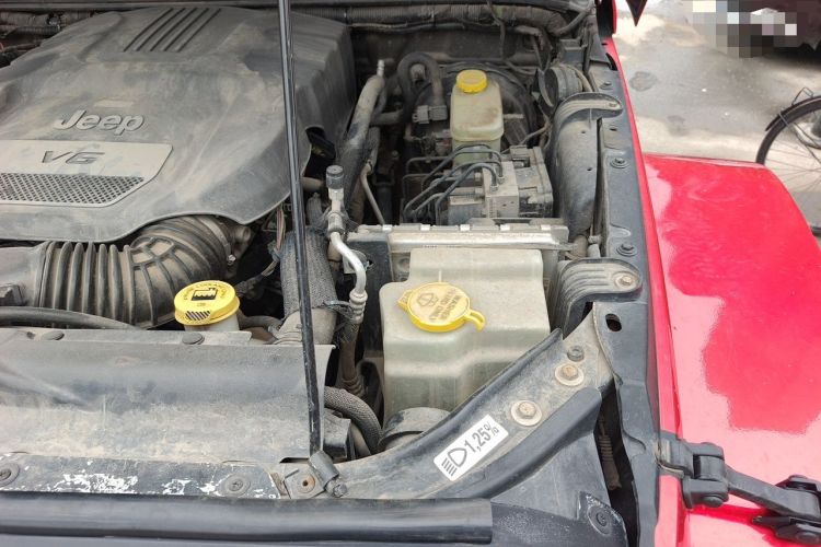 Used Jeep Wrangler 2014 3.0L Sahara Four-Door Edition Engine Bay Left