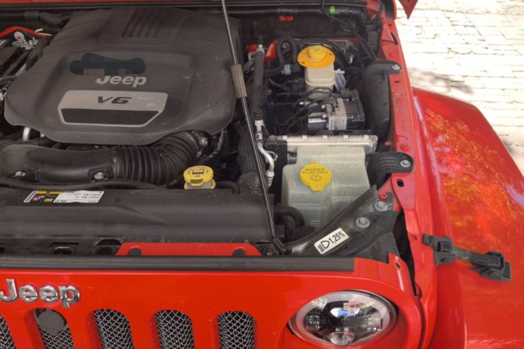 Used Jeep Wrangler 2014 3.0L Sahara Four-Door Edition Engine Bay Left