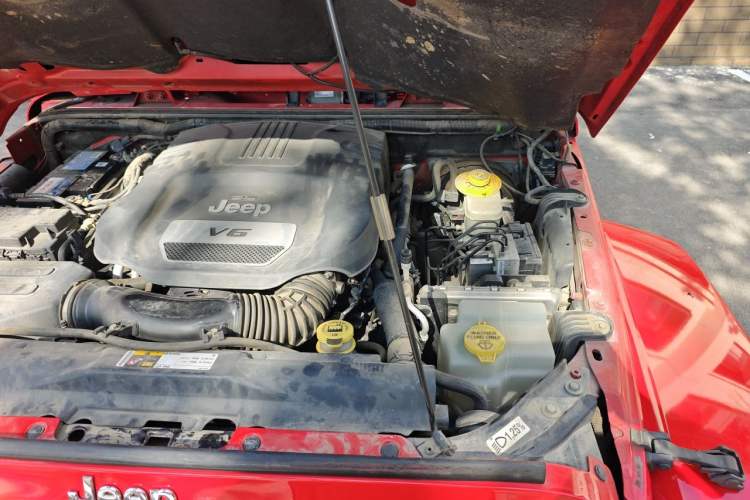 Used Jeep Wrangler 2014 3.0L Sahara Four-Door Edition Engine Bay Left