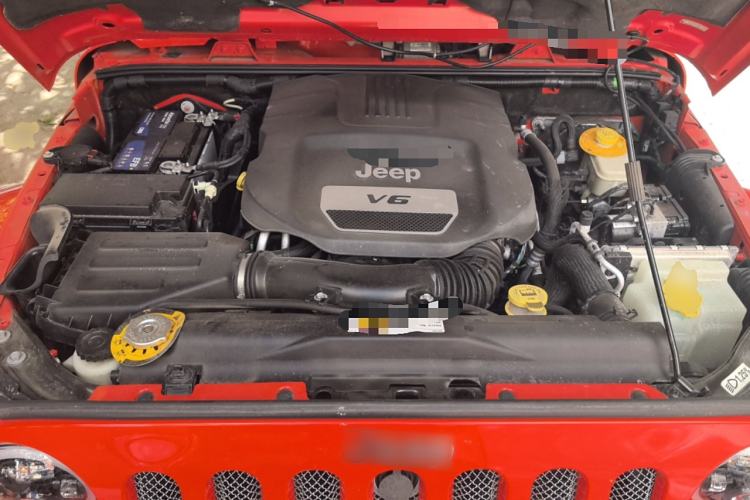 Used Jeep Wrangler 2014 3.0L Sahara Four-Door Edition Engine Bay