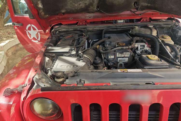 Used Jeep Wrangler 2014 2.8TD Sahara Four-Door Edition Engine Bay Right