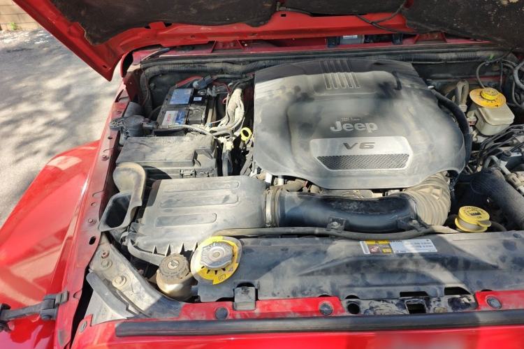 Used Jeep Wrangler 2014 3.0L Sahara Four-Door Edition Engine Bay Right