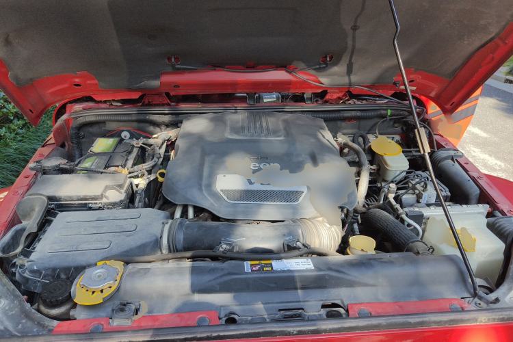 Used Jeep Wrangler 2014 3.0L Sahara Four-Door Edition Engine Bay
