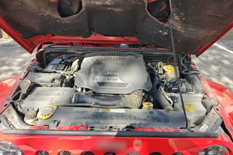 Used Jeep Wrangler 2014 3.0L Sahara Four-Door Edition Engine Bay