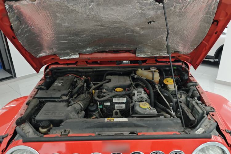 Used Jeep Wrangler 2014 2.8TD Sahara Four-Door Edition Engine Bay