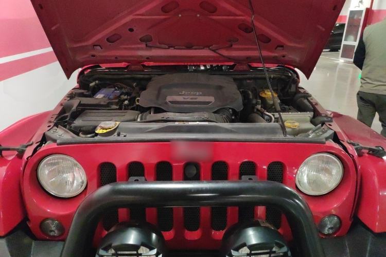 Used Jeep Wrangler 2014 3.0L Sahara Four-Door Edition Engine Bay