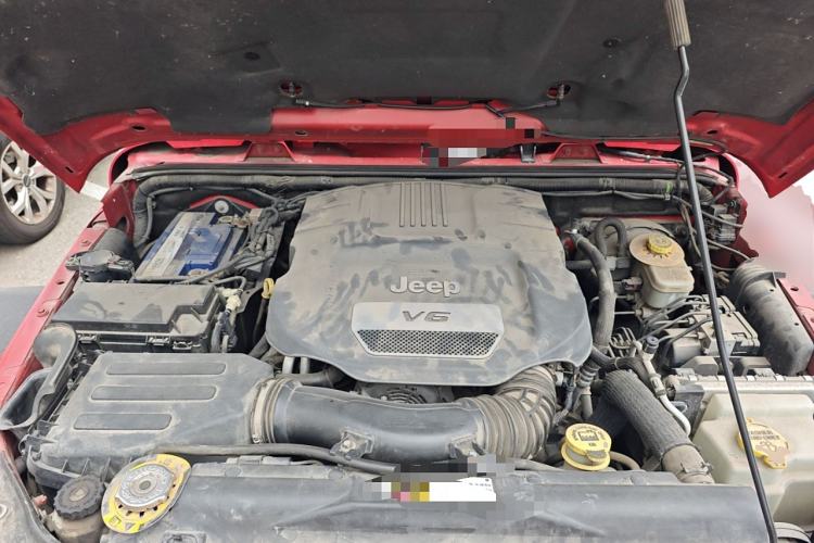 Used Jeep Wrangler 2014 3.0L Sahara Four-Door Edition Engine Bay