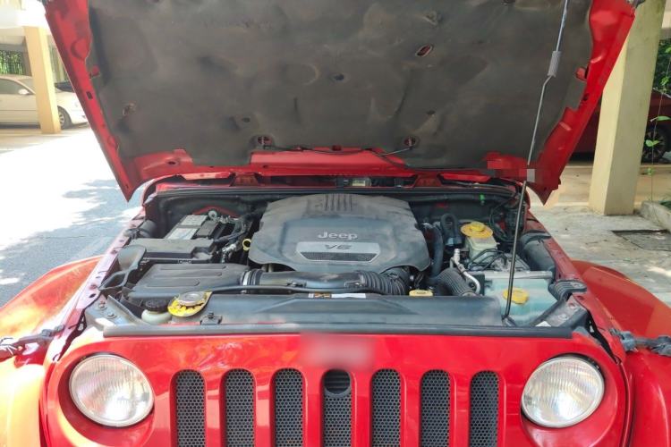 Used Jeep Wrangler 2014 3.0L Sahara Four-Door Edition Engine Bay