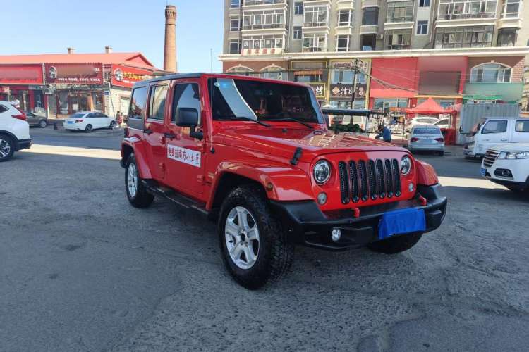 Used Jeep Wrangler 2014 3.0L Sahara Four-Door Edition Exterior 2