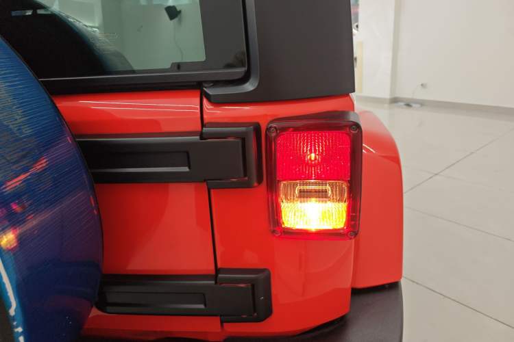 Used Jeep Wrangler 2014 2.8TD Sahara Four-Door Edition Exterior 2