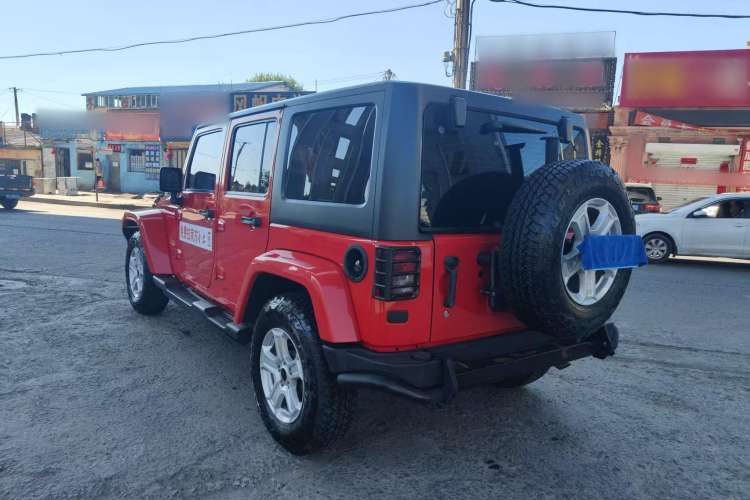 Used Jeep Wrangler 2014 3.0L Sahara Four-Door Edition Exterior 3