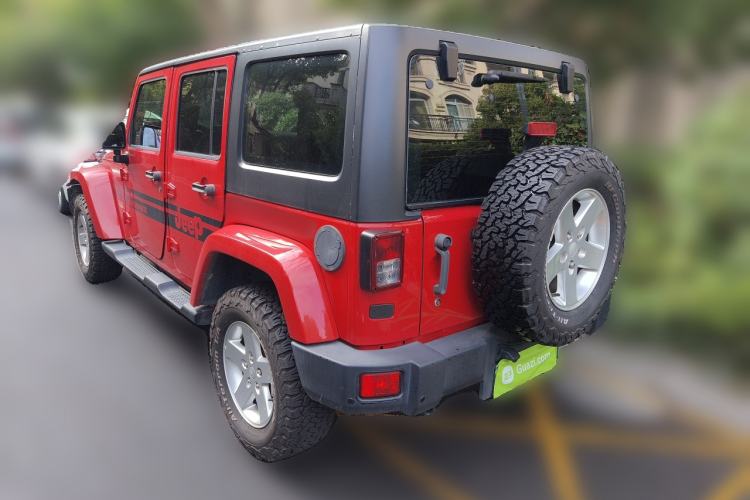 Used Jeep Wrangler 2014 3.0L Sahara Four-Door Edition Exterior 3