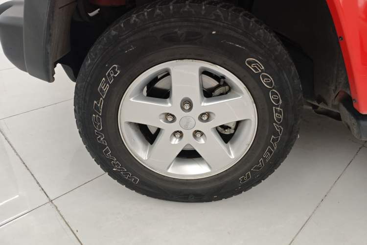Used Jeep Wrangler 2014 2.8TD Sahara Four-Door Edition Exterior 3
