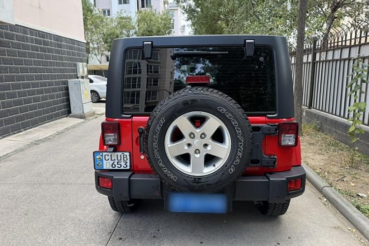 Used Jeep Wrangler 2014 3.0L Sahara Four-Door Edition Exterior 3