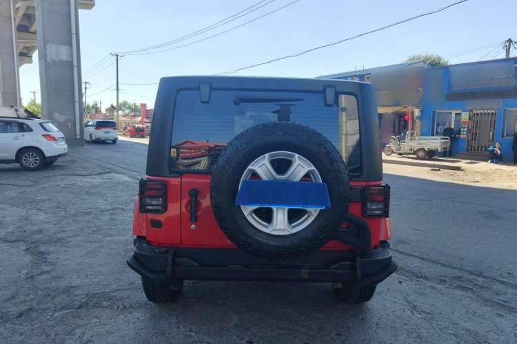Used Jeep Wrangler 2014 3.0L Sahara Four-Door Edition Exterior 4