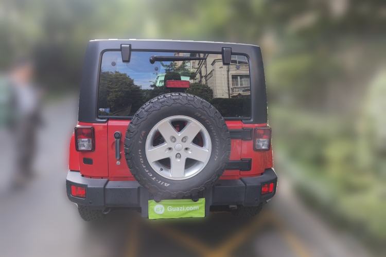 Used Jeep Wrangler 2014 3.0L Sahara Four-Door Edition Exterior 4