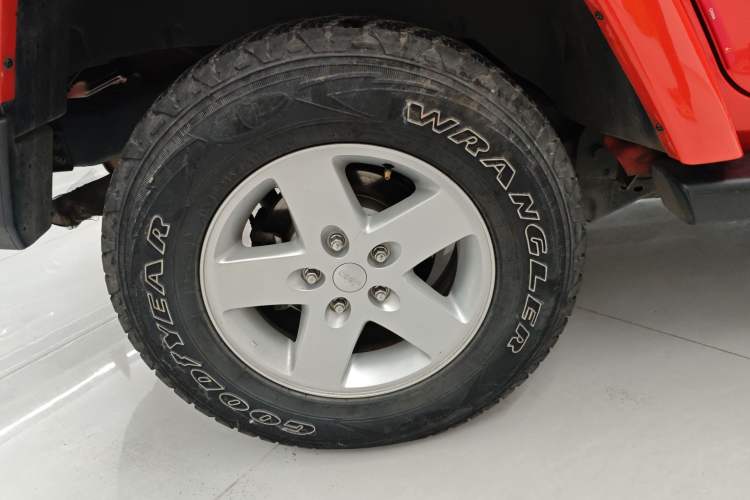 Used Jeep Wrangler 2014 2.8TD Sahara Four-Door Edition Exterior 4