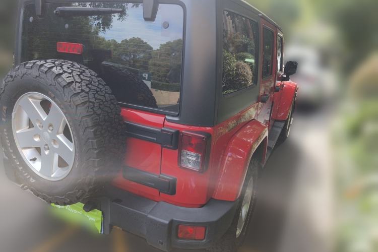 Used Jeep Wrangler 2014 3.0L Sahara Four-Door Edition Exterior 5