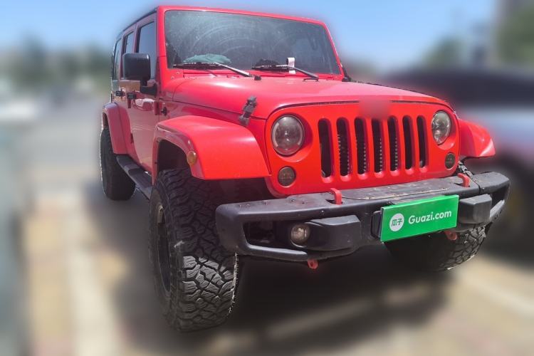Used Jeep Wrangler 2014 2.8TD Sahara Four-Door Edition Front Right 45 Deg