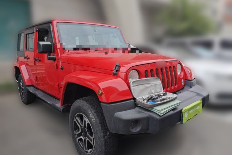 Used Jeep Wrangler 2014 2.8TD Sahara Four-Door Edition Front Right 45 Deg