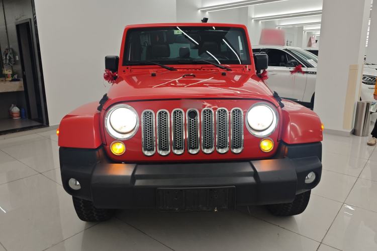 Used Jeep Wrangler 2014 2.8TD Sahara Four-Door Edition Front