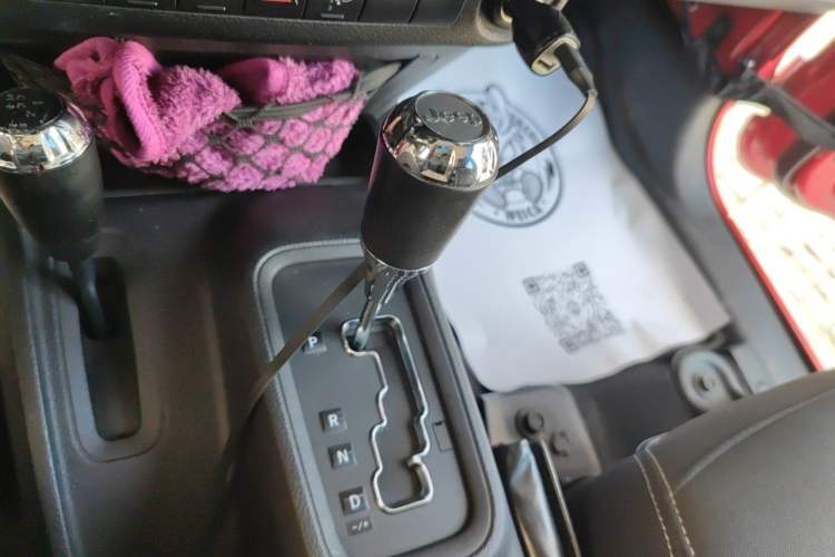 Used Jeep Wrangler 2014 3.0L Sahara Four-Door Edition Gear Lever