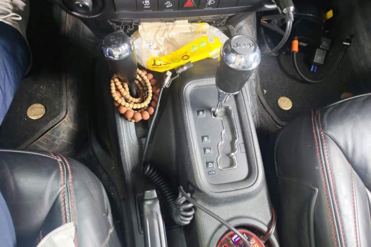 Used Jeep Wrangler 2014 2.8TD Sahara Four-Door Edition Gear Lever