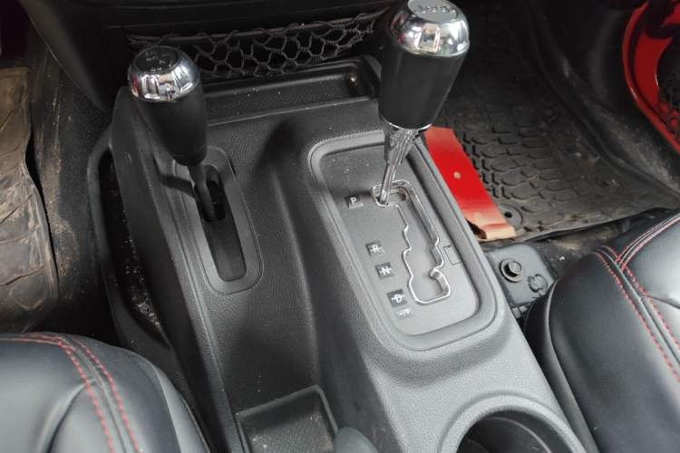 Used Jeep Wrangler 2014 2.8TD Sahara Four-Door Edition Gear Lever