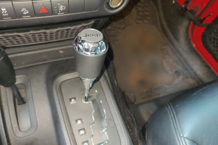 Used Jeep Wrangler 2014 3.0L Sahara Four-Door Edition Gear Lever