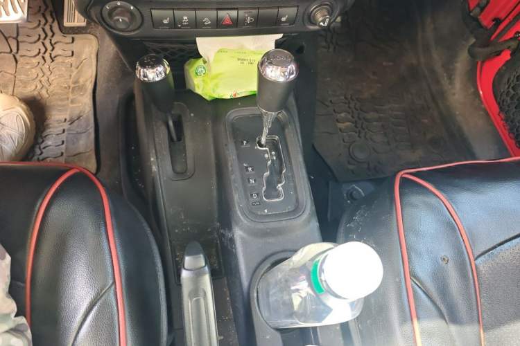 Used Jeep Wrangler 2014 3.0L Sahara Four-Door Edition Gear Lever