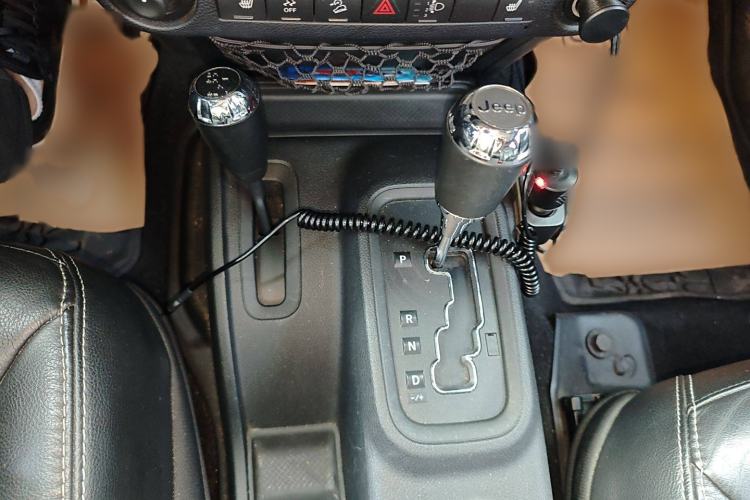 Used Jeep Wrangler 2014 3.0L Sahara Four-Door Edition Gear Lever