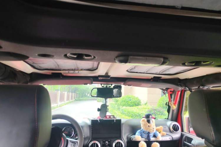 Used Jeep Wrangler 2014 2.8TD Sahara Four-Door Edition Headliner